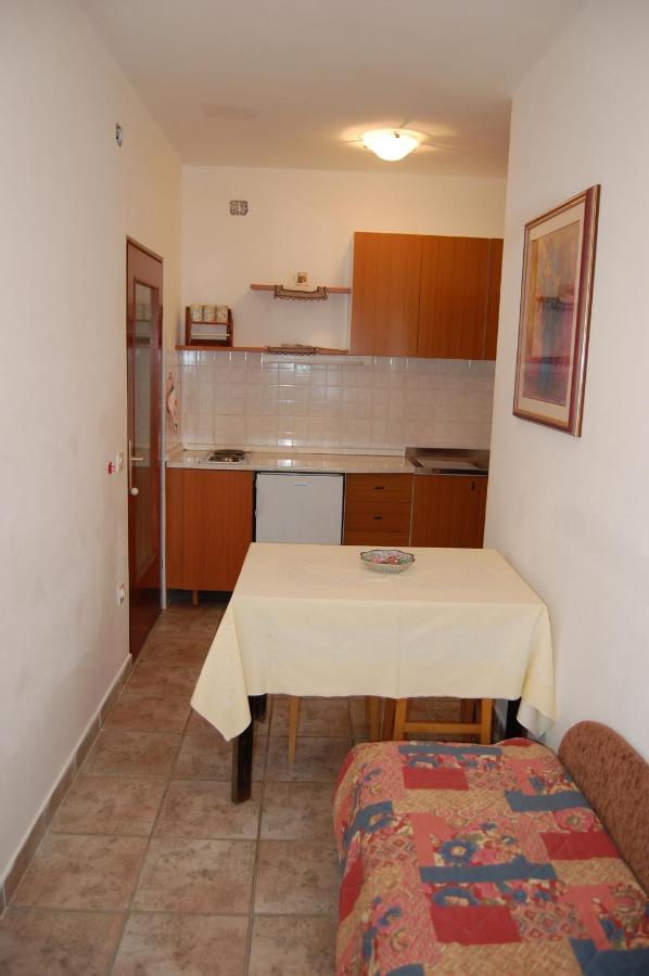 Apartments Villa Angela Krk Town Room photo